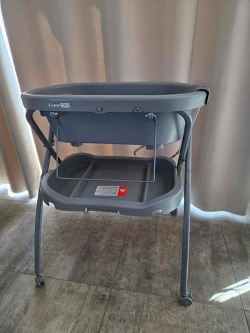Babybadje op wieltjes beschikbaar voor biedingen