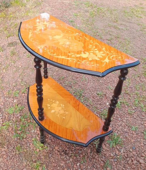 CONSOLE D'APPUI À DEUX PLATEAUX MARQUETÉS, Antiek en Kunst, Antiek | Meubels | Tafels, Ophalen
