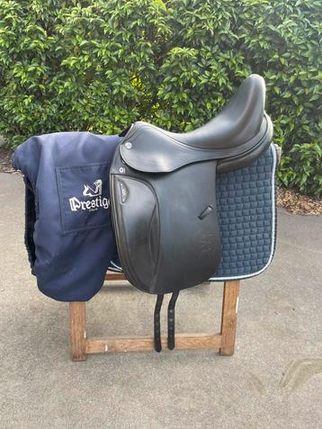 Selle de dressage Prestige X-Helen 17 pouces 33 (=MW), Enlèvement ou Envoi, Comme neuf, Dressage