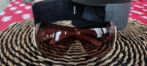 Prada zonnebril vrouw, Handtassen en Accessoires, Zonnebrillen en Brillen | Dames, Zo goed als nieuw, Zonnebril, Prada, Ophalen of Verzenden