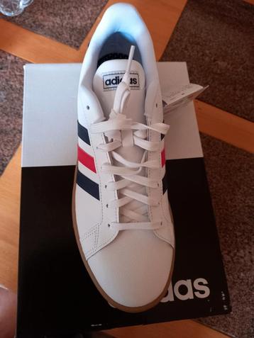 Nieuwe sportschoenen adidas maat 46 beschikbaar voor biedingen