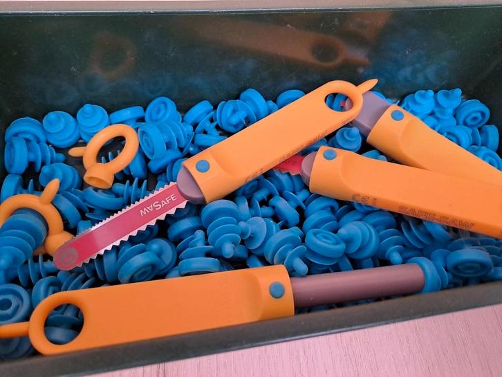 Makedo Discover set - Bouwen met karton 126st, Kinderen en Baby's, Speelgoed | Bouwstenen, Zo goed als nieuw, Ophalen