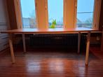 Groot bureau met houten blad en metalen poten, Huis en Inrichting, Bureaus, Ophalen, Zo goed als nieuw, Bureau