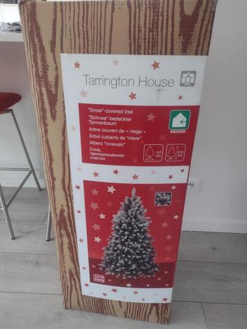 Kerstboom en versiering beschikbaar voor biedingen