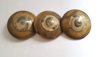 3 grote design knopen in Bakeliet. Jaren '50. beschikbaar voor biedingen