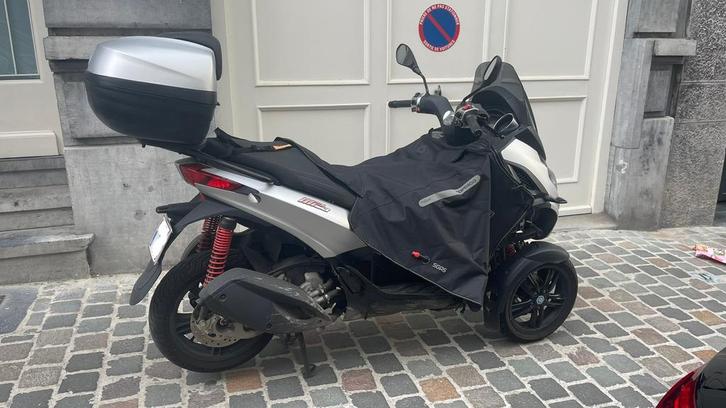 Piaggio MP3 300 (2024) 2000km, Motoren, Motoren | Piaggio, Particulier, Scooter, 12 t/m 35 kW, 4 cilinders, Minimaal motorrijbewijs A2
