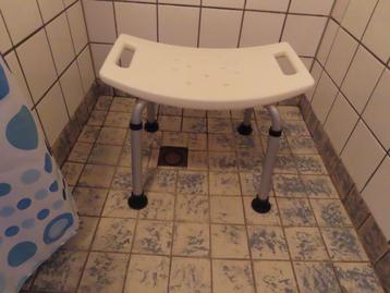 Douche kruk Overbodig i.v.m verhuizing. €.15,00 beschikbaar voor biedingen