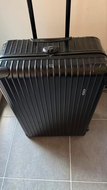 Hoogwaardige zwarte RIMOWA-koffer beschikbaar voor biedingen