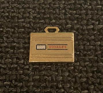 PIN - VOYAGES - VALISE - KOFFER, Envoi, Utilisé, Autres sujets/thèmes, Insigne ou Pin's