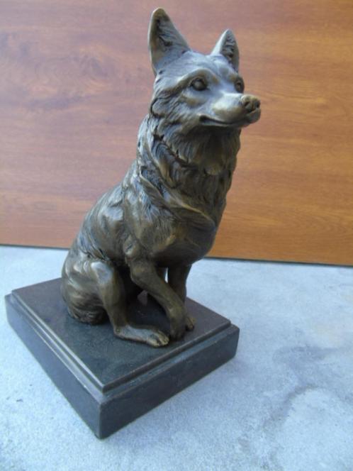 statue d un chien berger allemand en bronze signé sur marbre, Antiquités & Art, Antiquités | Bronze & Cuivre, Bronze, Enlèvement ou Envoi