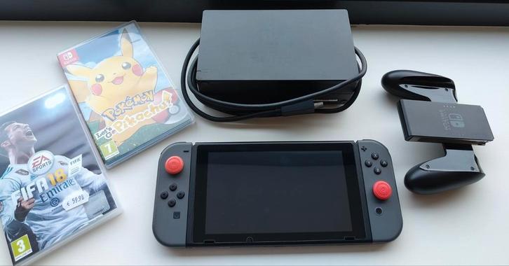 Nintendo switch met Pokémon en FIFA, Games en Spelcomputers, Spelcomputers | Nintendo Switch, Zo goed als nieuw, Ophalen of Verzenden