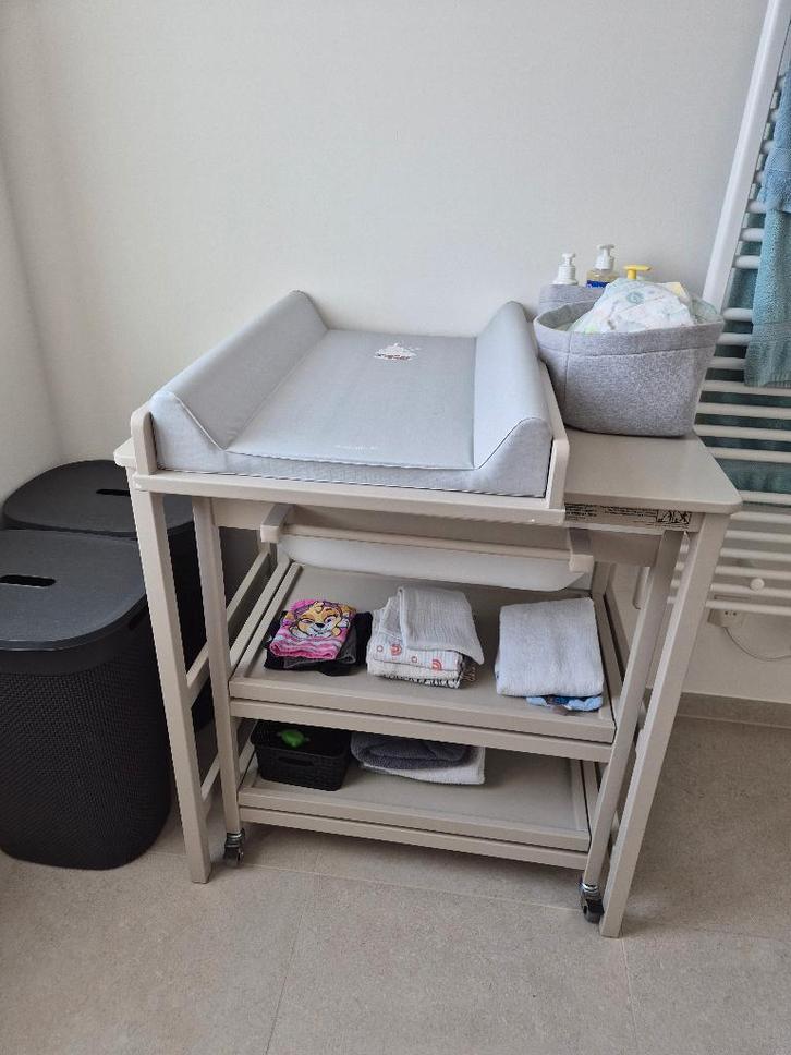 Quax luiertafel met bad. 75 euro., Kinderen en Baby's, Kinderkamer | Commodes en Kasten, Zo goed als nieuw, Ophalen