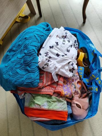 Koopje dameskleding groot lot 48/50/52 beschikbaar voor biedingen