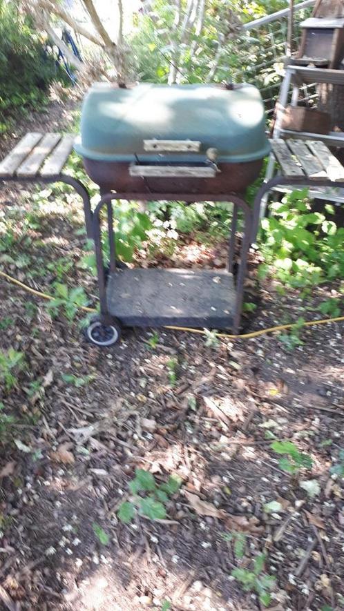 Houtskool bbq  met gratis nieuwe spade en vork, Tuin en Terras, Houtskoolbarbecues, Zo goed als nieuw, Ophalen