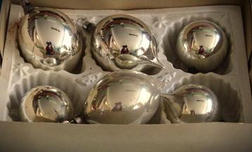 oude kerstballen beschikbaar voor biedingen