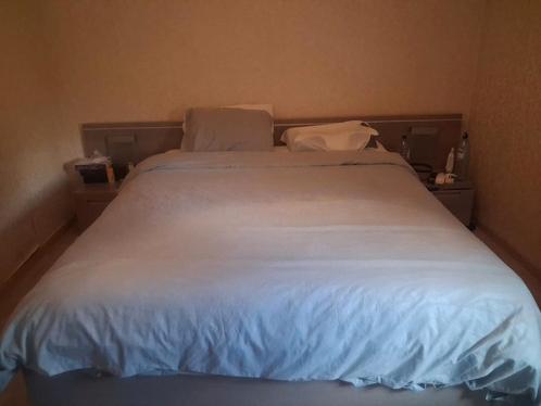 Tweepersoonsbed met 2 eenpersoonsmatrassen, 2 nachtkastjes e, Huis en Inrichting, Slaapkamer | Boxsprings, Zo goed als nieuw, Ophalen