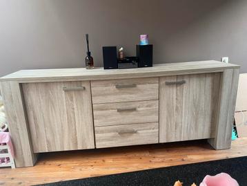 Eetplaats beschikbaar voor biedingen