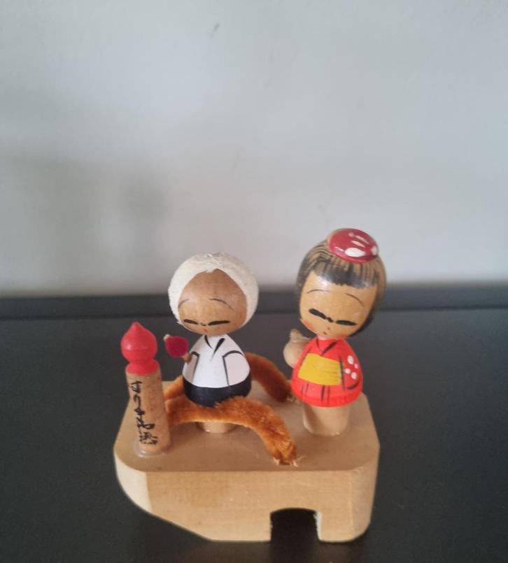 Leuke Kokeshi's op een Zori, Antiek en Kunst, Kunst | Beelden en Houtsnijwerken, Verzenden