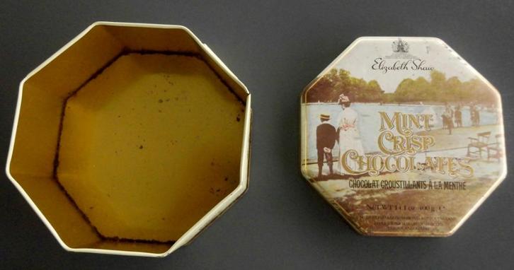 Ancienne boite en métal " Elisabeth Shaw Chocolates " 14 X 6, Collections, Boîte en métal, Utilisé, Autre, Autres marques, Enlèvement ou Envoi