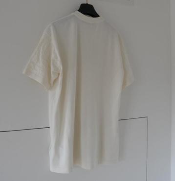 T-shirt  beschikbaar voor biedingen