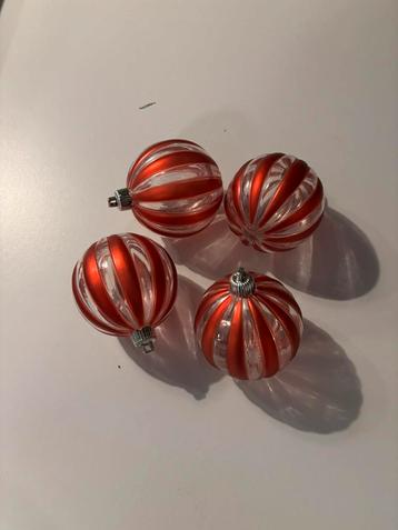 Kerstversiering rood beschikbaar voor biedingen