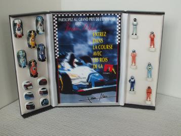 PRÉSENTOIR : VOITURES DE FORMULE 1 EN PORCELAINE, CASQUES ET, Enlèvement ou Envoi, Utilisé, Voiture, Autres marques