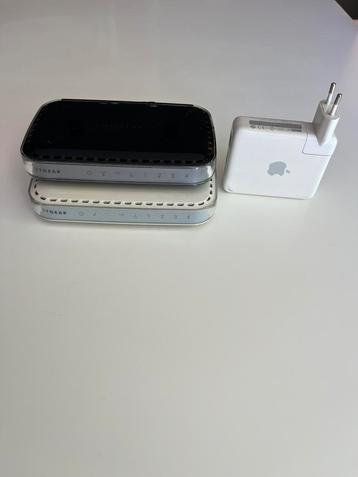 Apple Airport express + 2 Netgear routers (WNR1000 & WGT624) beschikbaar voor biedingen