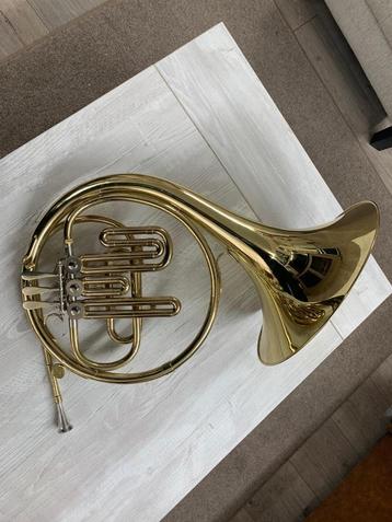 Holton H650 waldhoorn hoorn in bes  waldhoorn zeer netjes beschikbaar voor biedingen