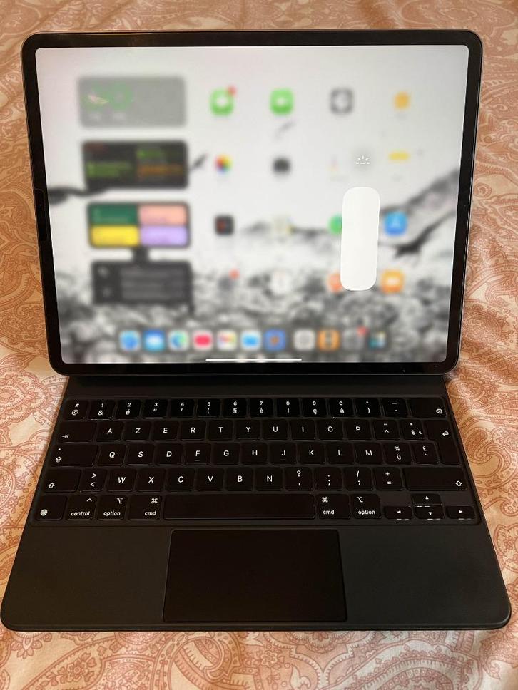 Apple Magic Keyboard for 12.9" iPad Pro - With Pencil Holder, Computers en Software, Toetsenborden, Zo goed als nieuw, Azerty