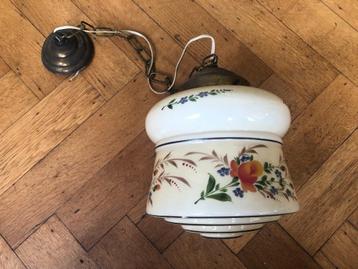 Antieke hanglamp beschikbaar voor biedingen