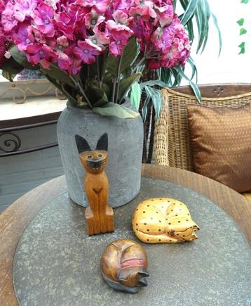 Schattige handmade houten kattenbeeldjes, Azië beschikbaar voor biedingen
