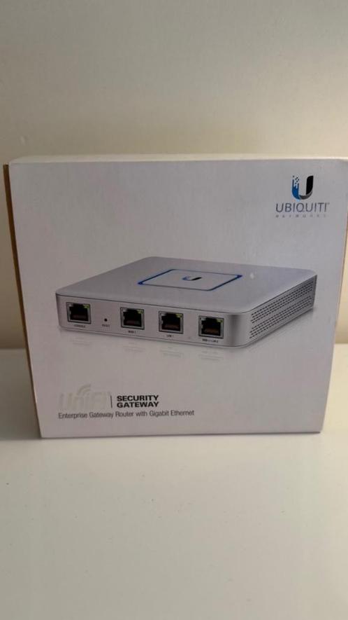 Ubiquity Unify Security gateway, Computers en Software, Routers en Modems, Gebruikt, Router, Ophalen