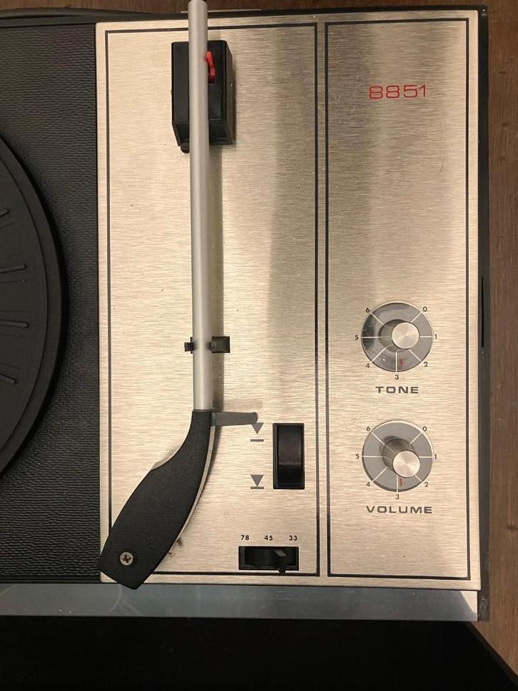 3 tourne-disques portables à piles des années 70 siera, TV, Hi-fi & Vidéo, Tourne-disques, Utilisé, Tourne-disque, Philips, Enlèvement ou Envoi