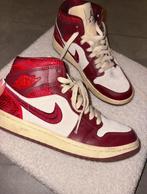 Rode Air Jordan sneakers – goede staat, Kleding | Dames, Schoenen, Nike Jordan, Ophalen of Verzenden, Zo goed als nieuw, Sneakers
