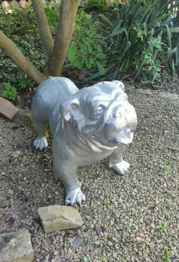 Statue chien bouledogue 