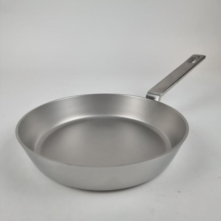 Iittala Tools koekenpan van 24 cm, Huis en Inrichting, Keuken | Potten en Pannen, Nieuw, Koekenpan of Braadpan, Inox, Inductieplaat