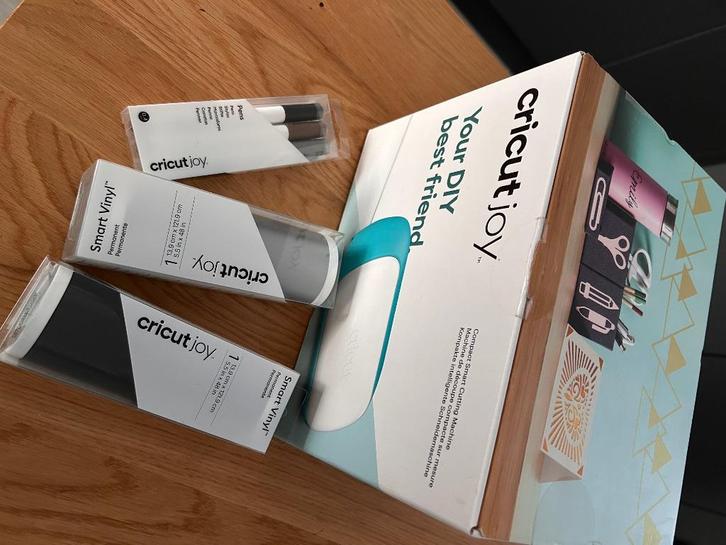 Cricut Joy + 2 Vinyl + Markers - Gloednieuw, Hobby en Vrije tijd, Knutselen, Nieuw, Knutselwerk, Ophalen
