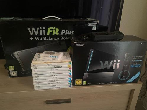 Zwart Wii + Wii Fit + 2 Controllers + Spellen, Games en Spelcomputers, Spelcomputers | Nintendo Wii, Met 2 controllers, Met games