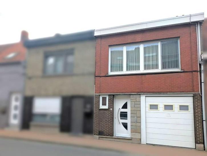 Instapklare rijwoning met garage en zonnepanelen in Menen, Immo, Huizen en Appartementen te koop, Provincie West-Vlaanderen, tot 200 m²