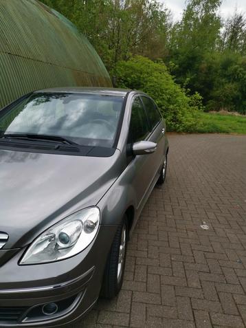 Te koop mercedes 200 b benzine groen metallic.  beschikbaar voor biedingen