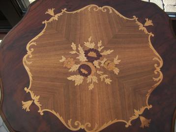 Bijzet tafel beschikbaar voor biedingen