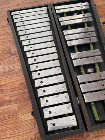 Gezocht,  vintage glockenspiel  beschikbaar voor biedingen
