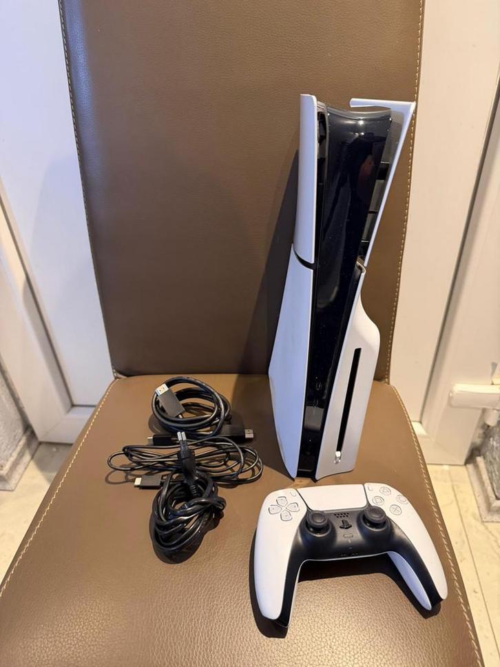 Ps5 disk edition met alle kabels werkt perfect, Games en Spelcomputers, Spelcomputers | Sony PlayStation 5, Zo goed als nieuw