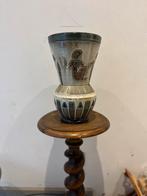 vase en grès émaillé de style égyptien,, Enlèvement