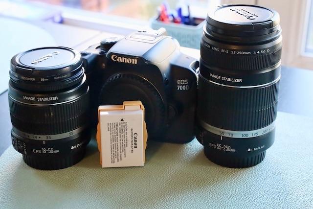 Spiegelreflex Canon EOS 700D met 2 zoomlenzen & extra batt, TV, Hi-fi & Vidéo, Appareils photo numériques, Utilisé, Reflex miroir