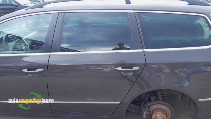 Portier 4Deurs links-achter van een Volkswagen Passat (LC8Z), Gebruikt, -, -, -