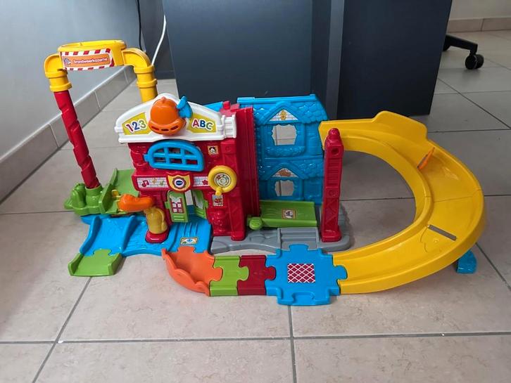 VTech Toet Toet Auto's Brandweerkazerne, Kinderen en Baby's, Speelgoed | Vtech, Zo goed als nieuw, Ophalen