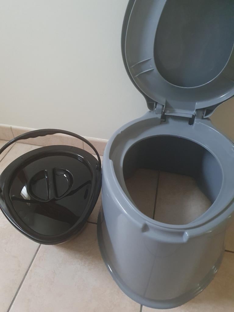 Toiletje voor camping., Electroménager, Équipement de traitement de l'air, Enlèvement