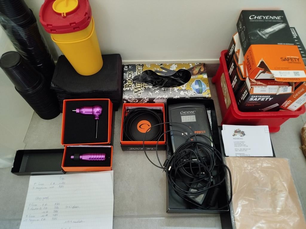 Tattoo materiaal, Ophalen