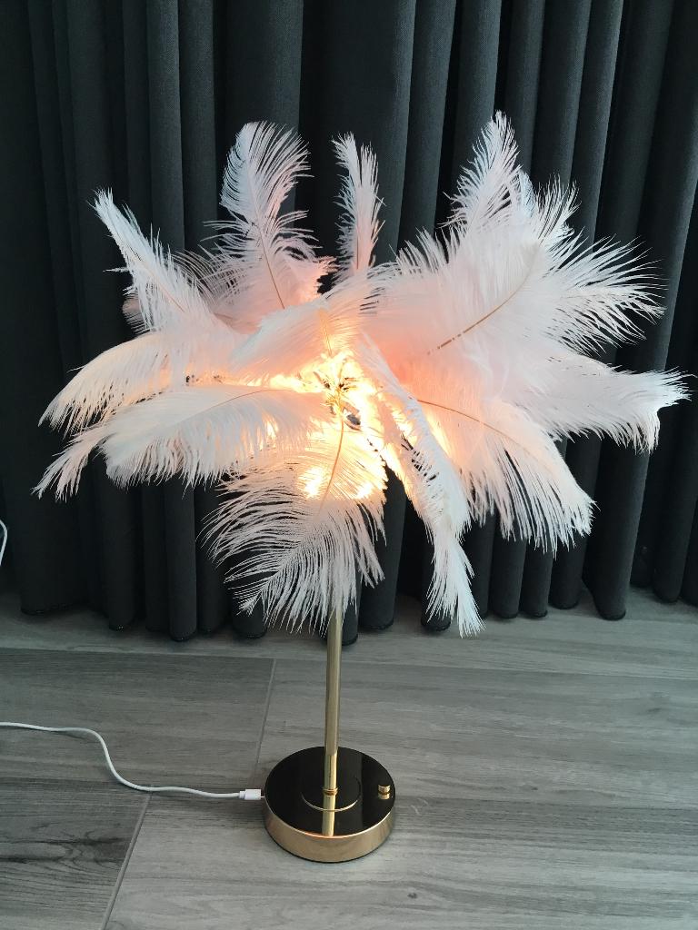 Ledlamp met roze pluimen en gouden voet inclusief usb kabel, Huis en Inrichting, Lampen | Tafellampen, Zo goed als nieuw, Minder dan 50 cm
